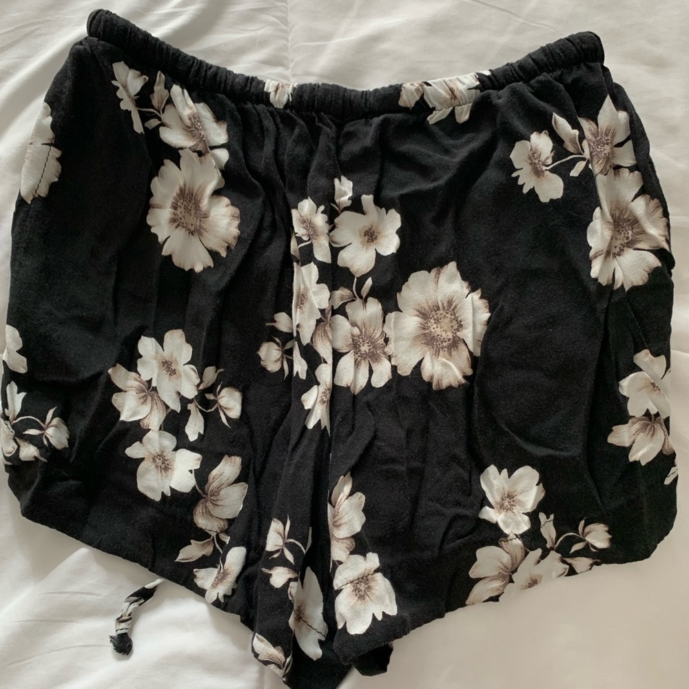 PacSun floral, flowy shorts